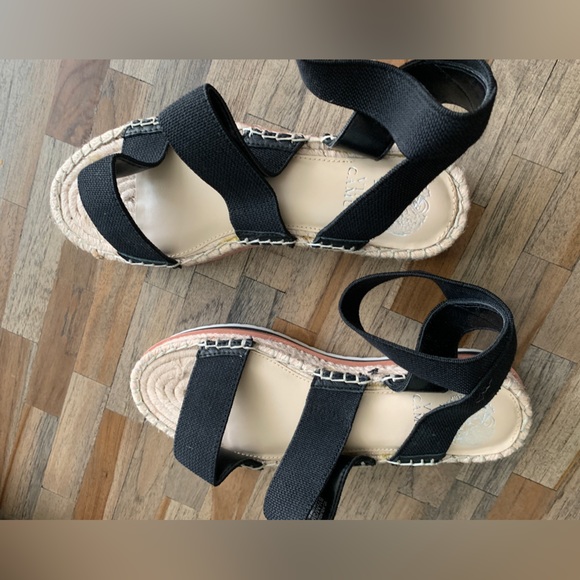 VINCE CAMUTO KOLINDIA2 - Picture 5 of 8